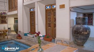 نمای بیرونی اتاق 3 تخته نسترن - بوتیک هتل خانه بهشتیان - اصفهان